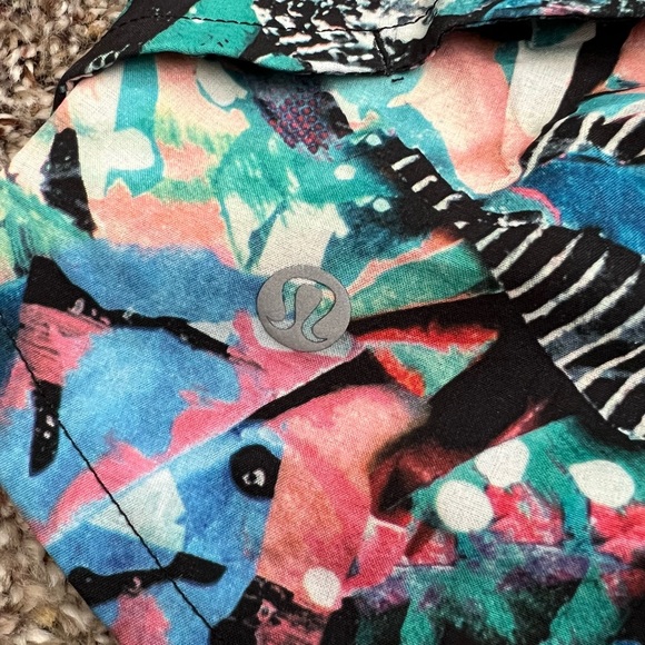 Lululemon Speed Up shorts - size 6 - Picture 4 of 4